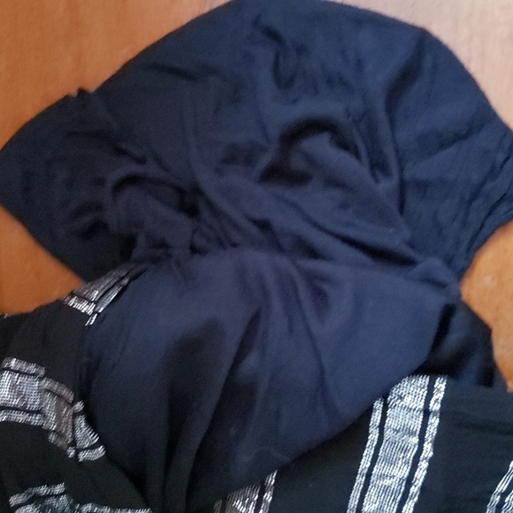 Designer Scarf in silver and black - Picture 3 of 5